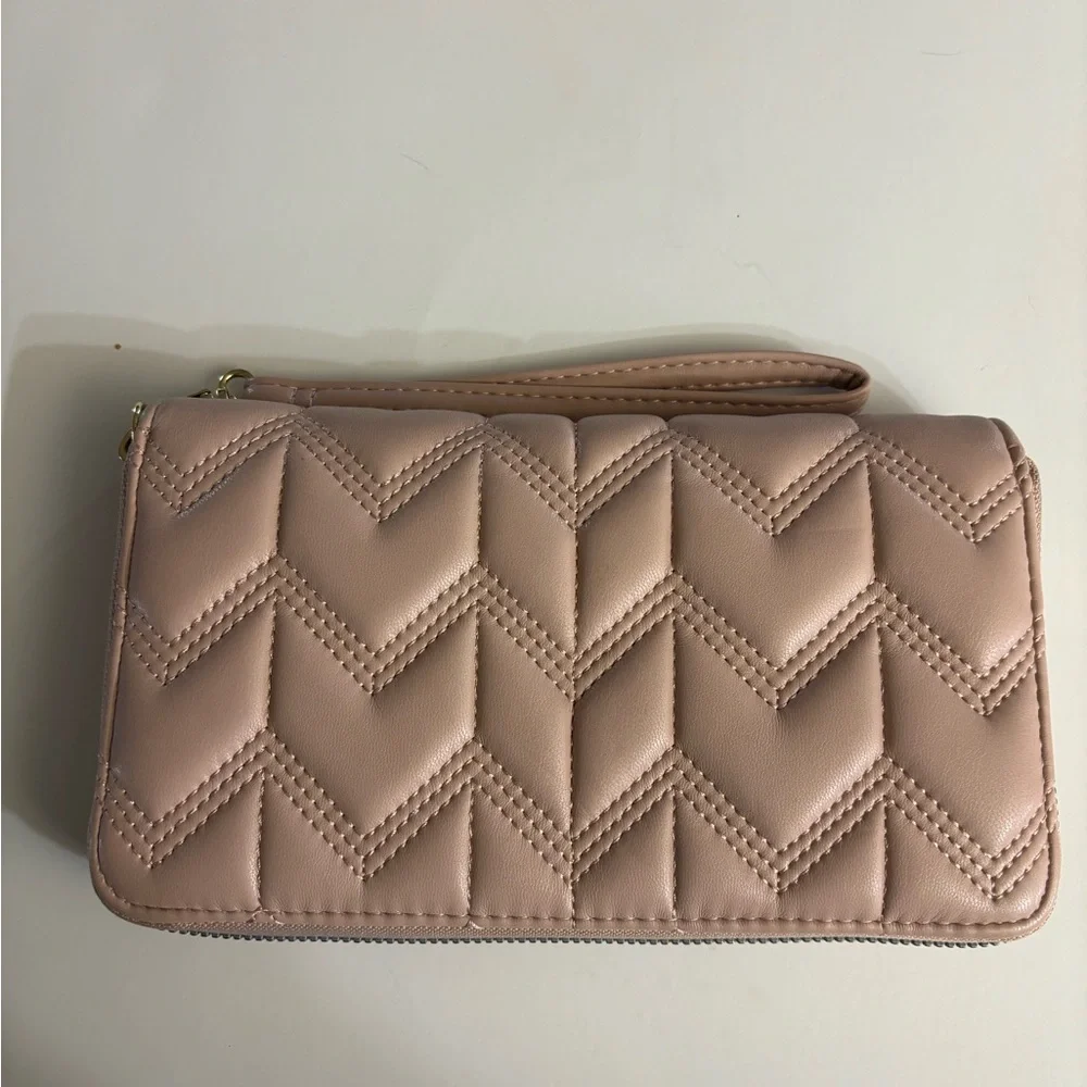 Betsey Johnson Quilted Pink Chevron Patterned Clutch/Wristlet NWOT